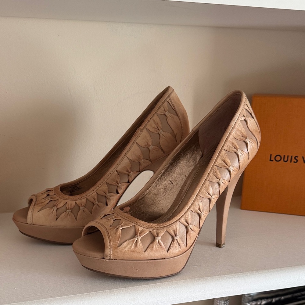 BCBGeneration Aaliyah peep-toe Heels platform pump nude sandstone leathersize 8